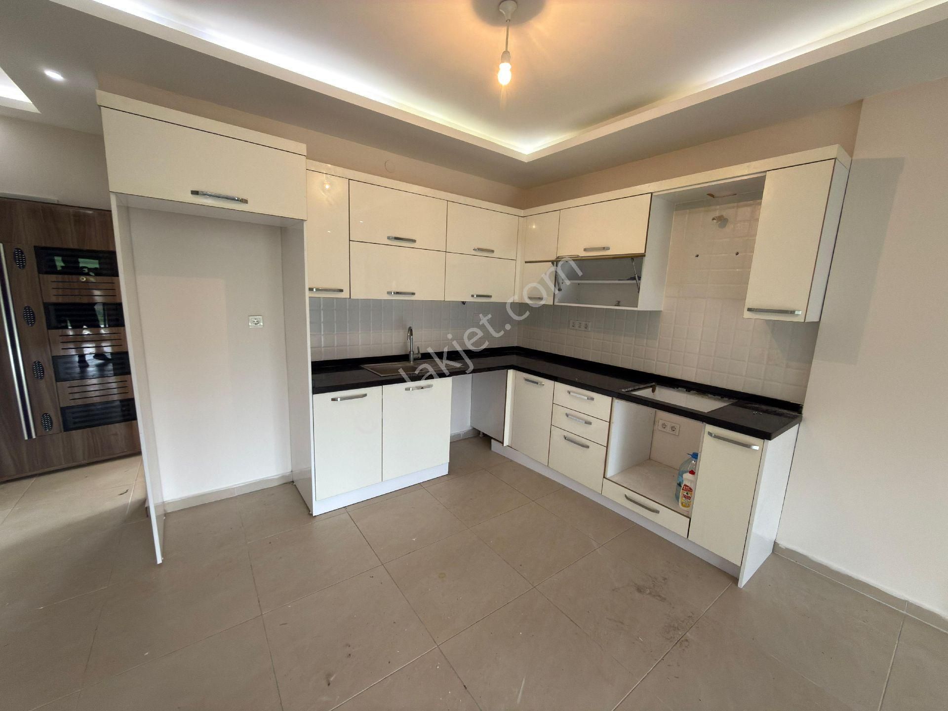 Kuşadası Soğucak’ta Deniz Manzaralı, Havuzlu Site İçerisinde Satılık 4+1 İkiz Villa - Görsel 6