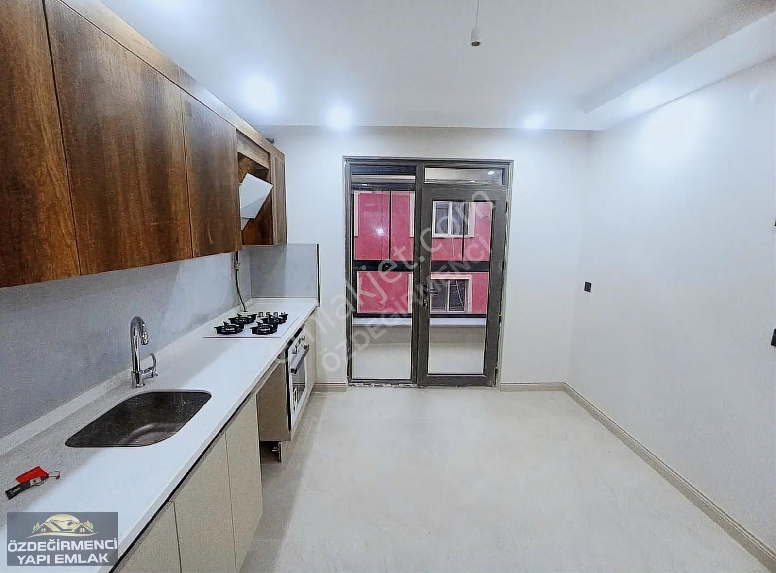 Özdeğirmenci Yapı Emlaktan Kiralık Sıfır 2+1