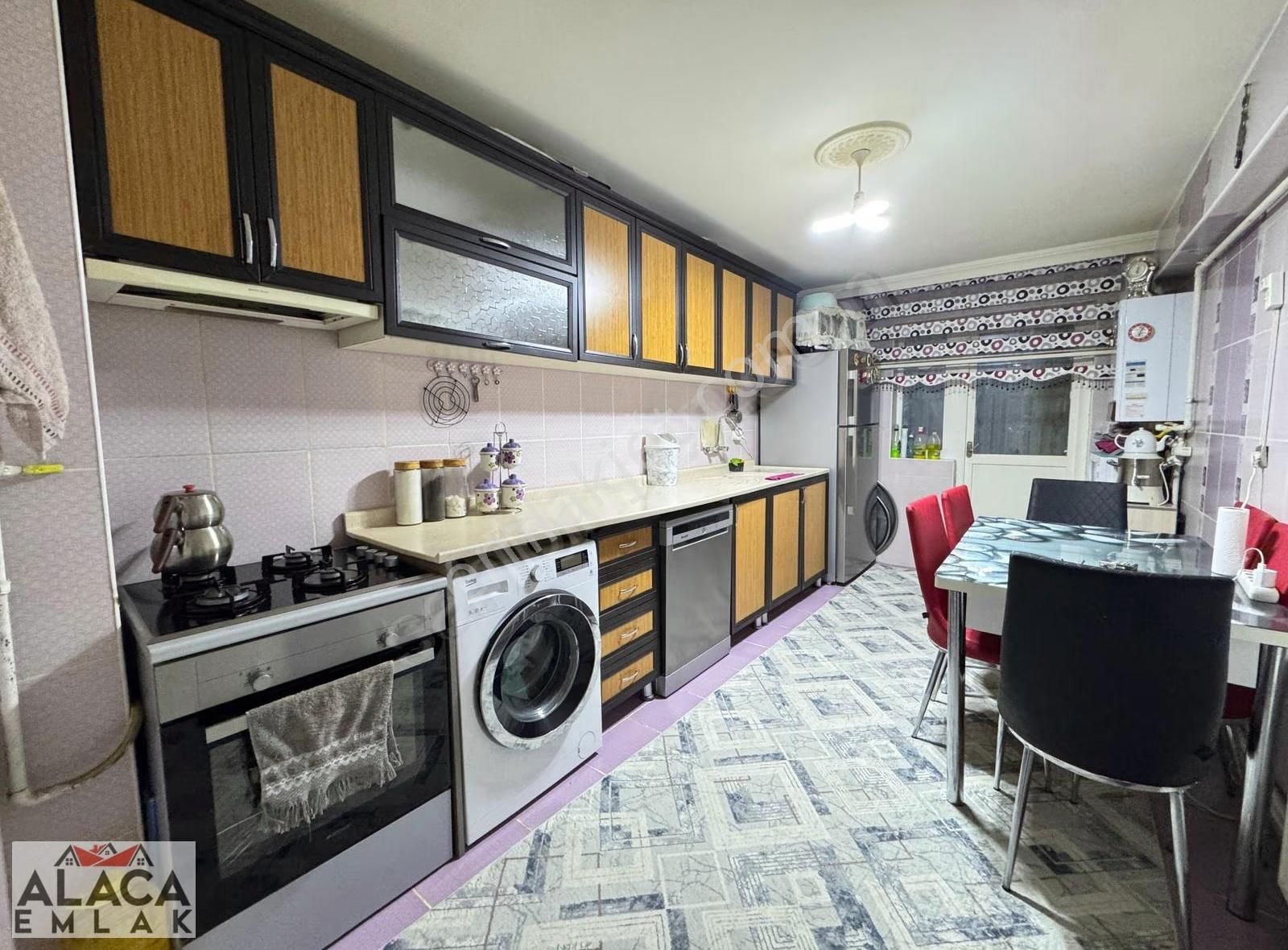 Başak Mahallesi'nde Kültür Merkezi Yanı Asansörlü 3kat 3+1 Daire