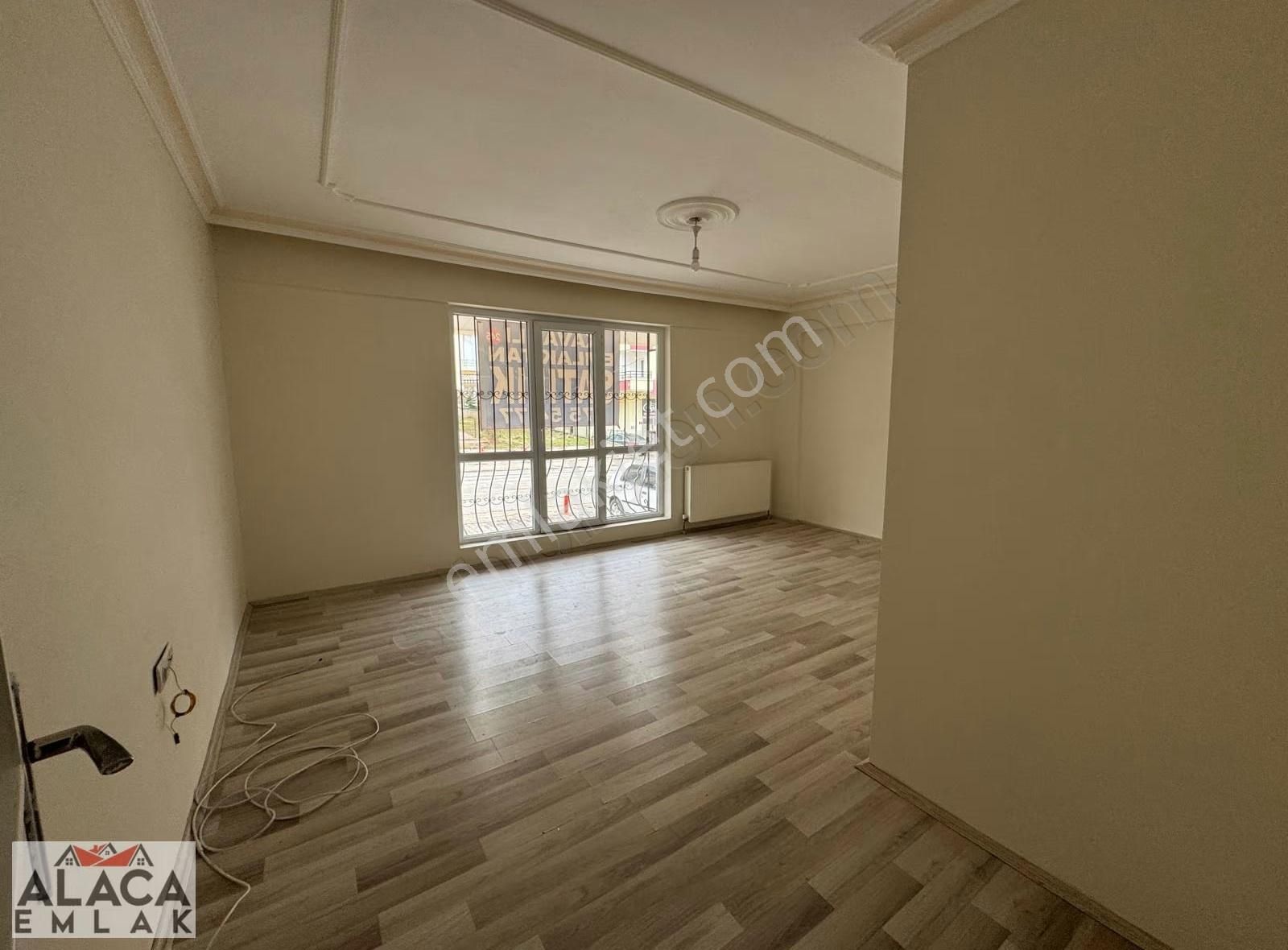 Karapürçek Mahallesi'nde Ebevyn Banyolu Kilerli 3+1 Giriş Daire - Görsel 3