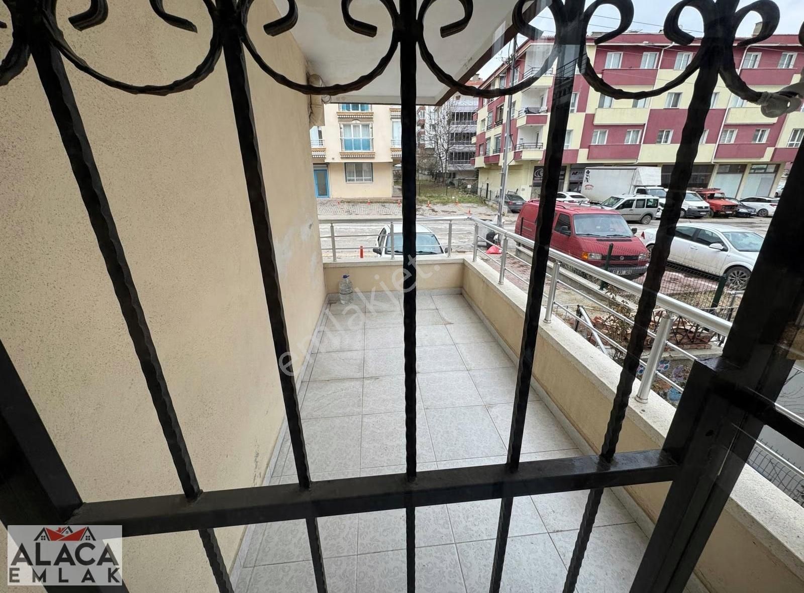 Karapürçek Mahallesi'nde Ebevyn Banyolu Kilerli 3+1 Giriş Daire - Görsel 23