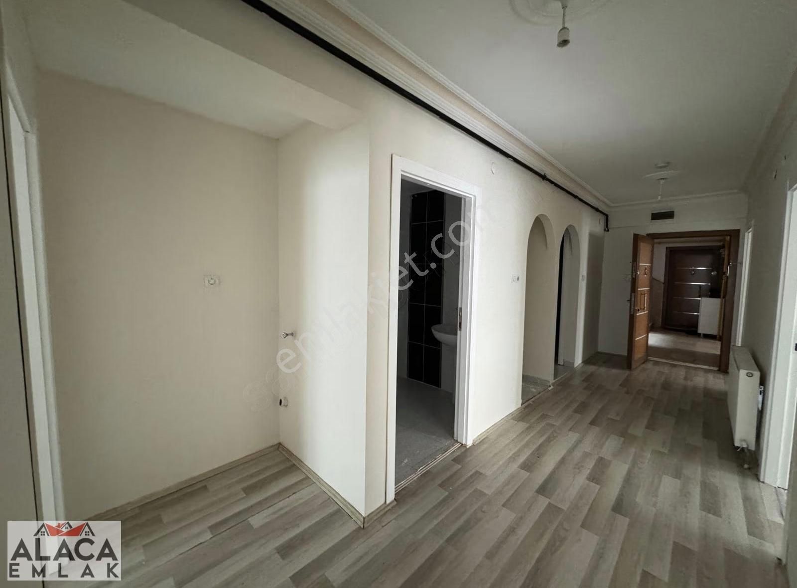 Karapürçek Mahallesi'nde Ebevyn Banyolu Kilerli 3+1 Giriş Daire - Görsel 2