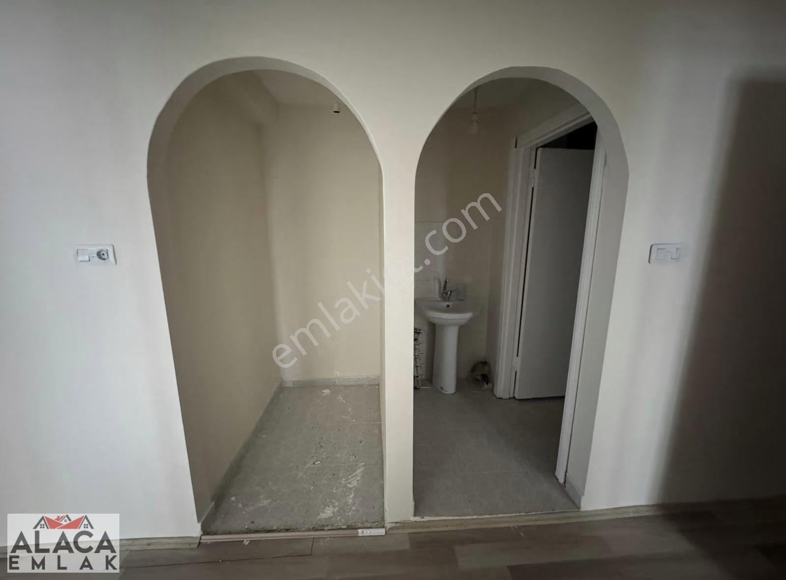 Karapürçek Mahallesi'nde Ebevyn Banyolu Kilerli 3+1 Giriş Daire - Görsel 9