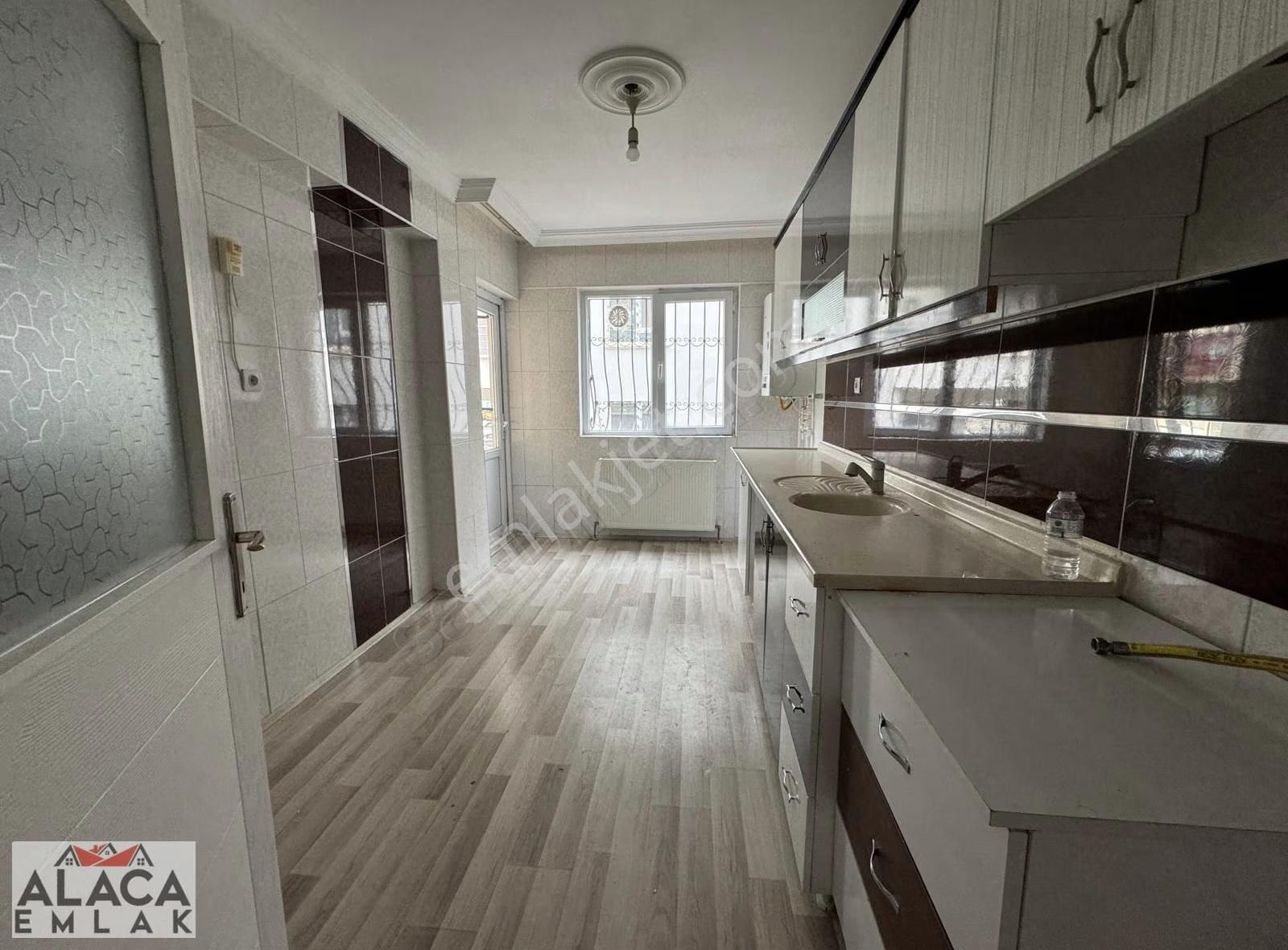 Karapürçek Mahallesi'nde Ebevyn Banyolu Kilerli 3+1 Giriş Daire - Görsel 12