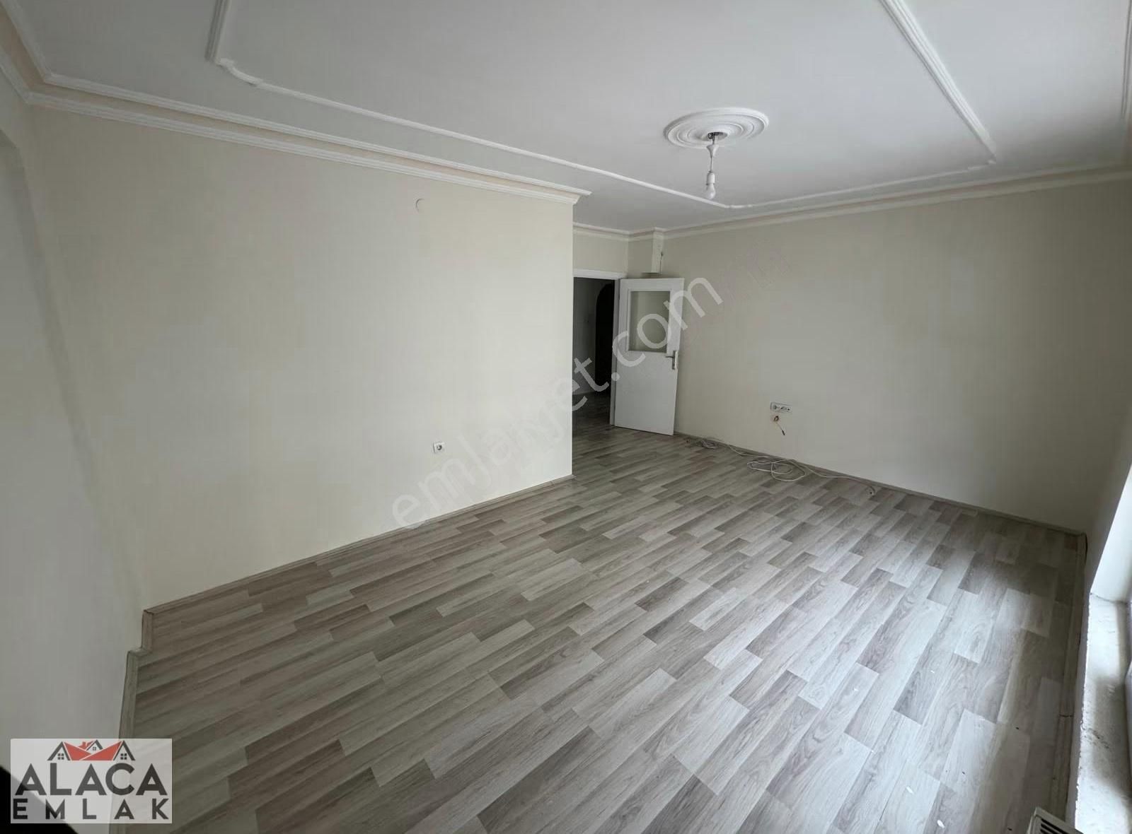 Karapürçek Mahallesi'nde Ebevyn Banyolu Kilerli 3+1 Giriş Daire