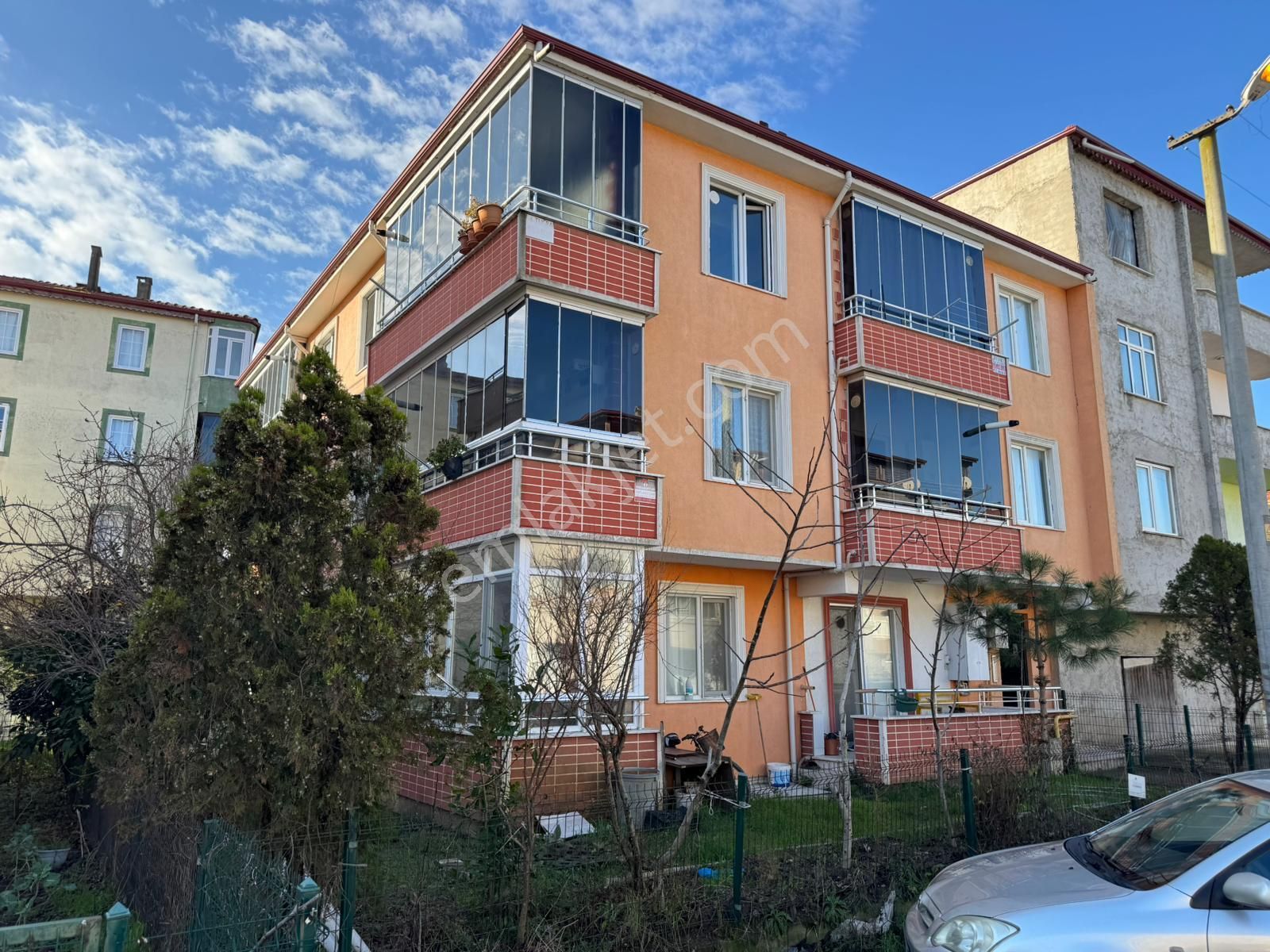 Karasu'da Cam Balkonlu, Aydınlık Ve Ferah 1+1 Daire Fırsatı...
