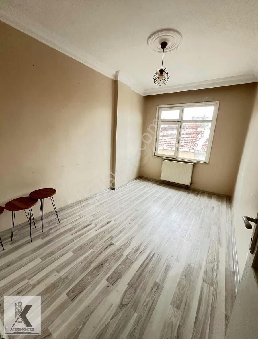 Denizköşkler Mah.metrobüs Cadde Yakınında 2+1 90m2 Ara Kat - Görsel 4