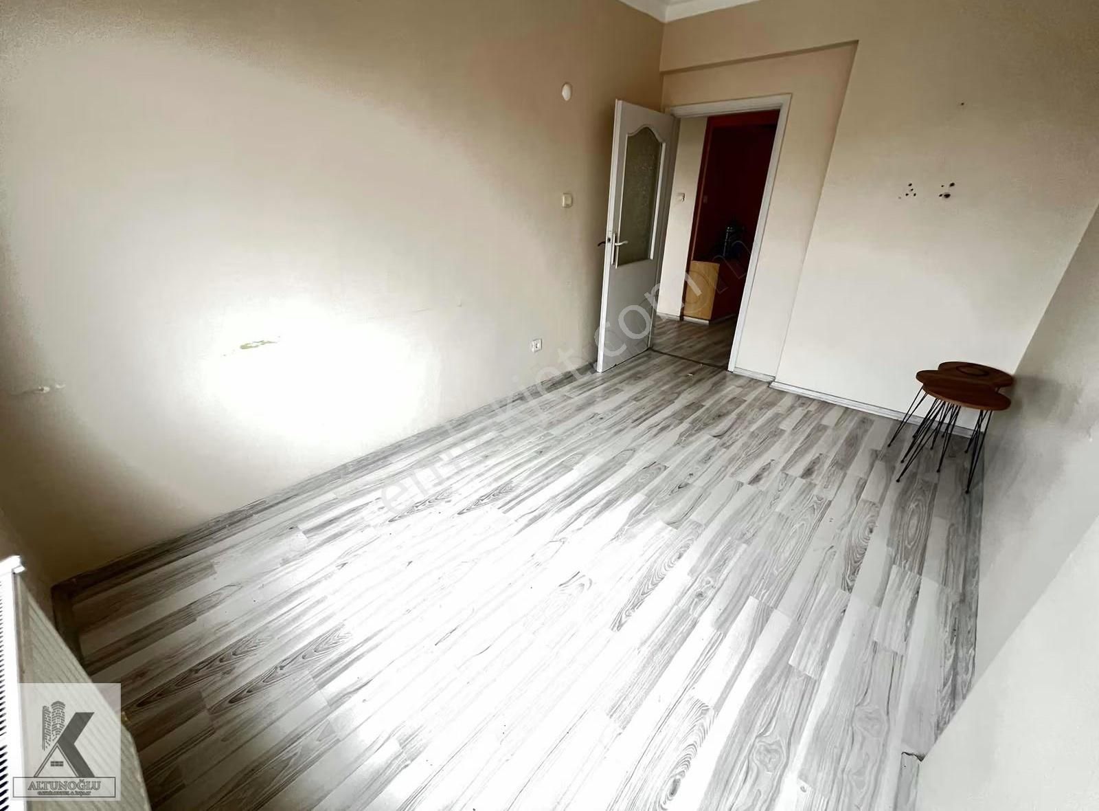 Denizköşkler Mah.metrobüs Cadde Yakınında 2+1 90m2 Ara Kat - Görsel 17