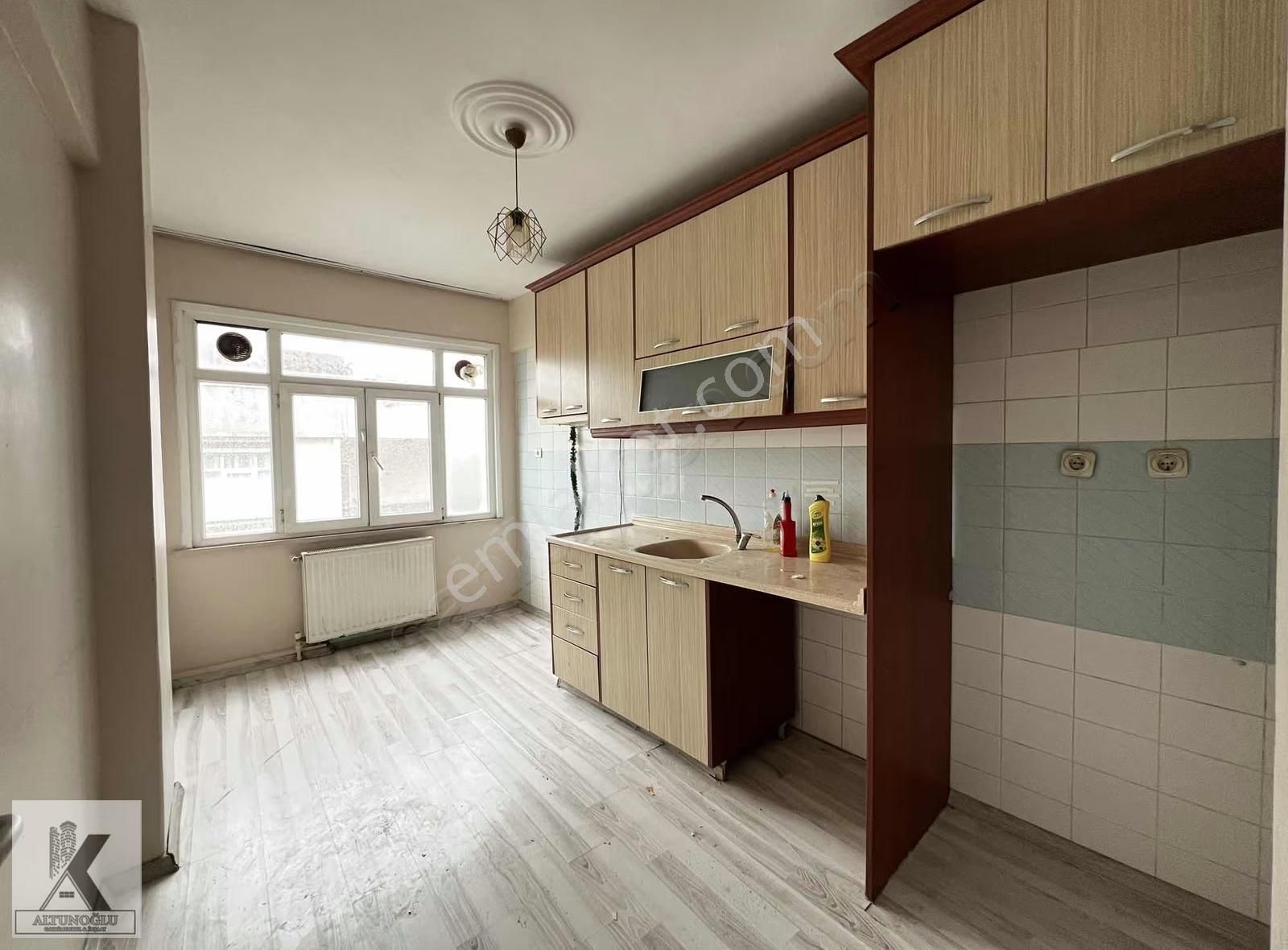 Denizköşkler Mah.metrobüs Cadde Yakınında 2+1 90m2 Ara Kat - Görsel 2