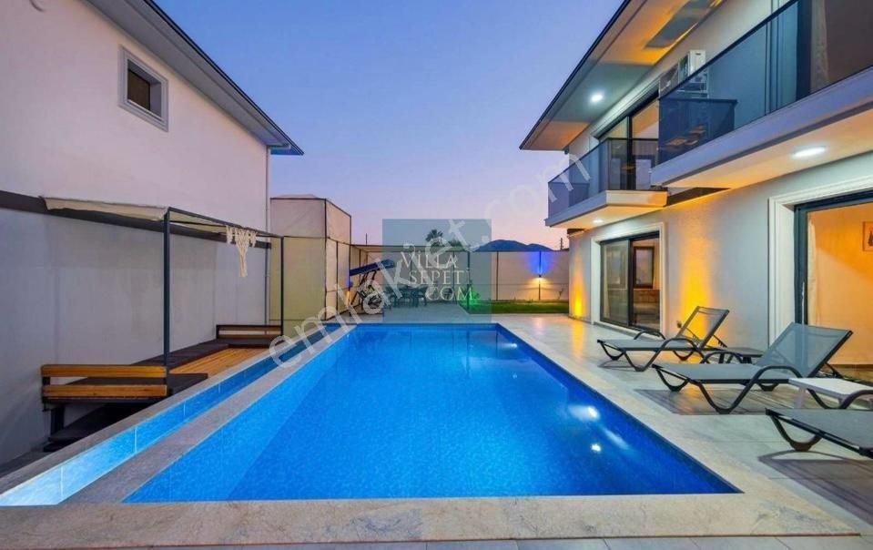 Karaçulhada Kiralık 3+1 Müstakil Havuzlu Villa