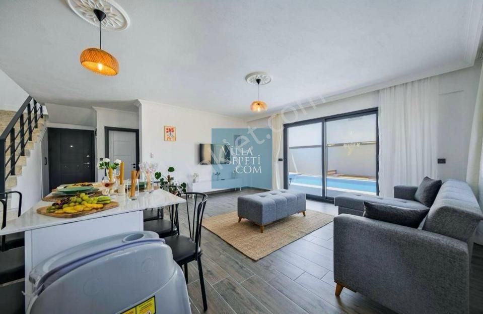 Karaçulhada Kiralık 3+1 Müstakil Havuzlu Villa - Görsel 12