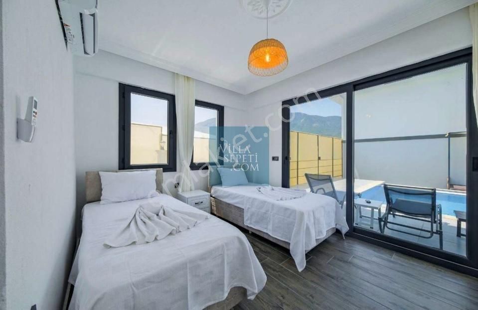 Karaçulhada Kiralık 3+1 Müstakil Havuzlu Villa - Görsel 14