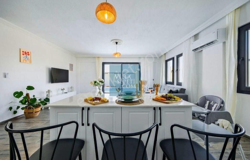 Karaçulhada Kiralık 3+1 Müstakil Havuzlu Villa - Görsel 15