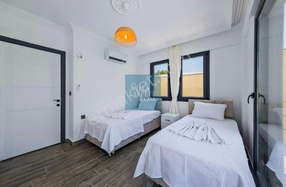 Karaçulhada Kiralık 3+1 Müstakil Havuzlu Villa - Görsel 22