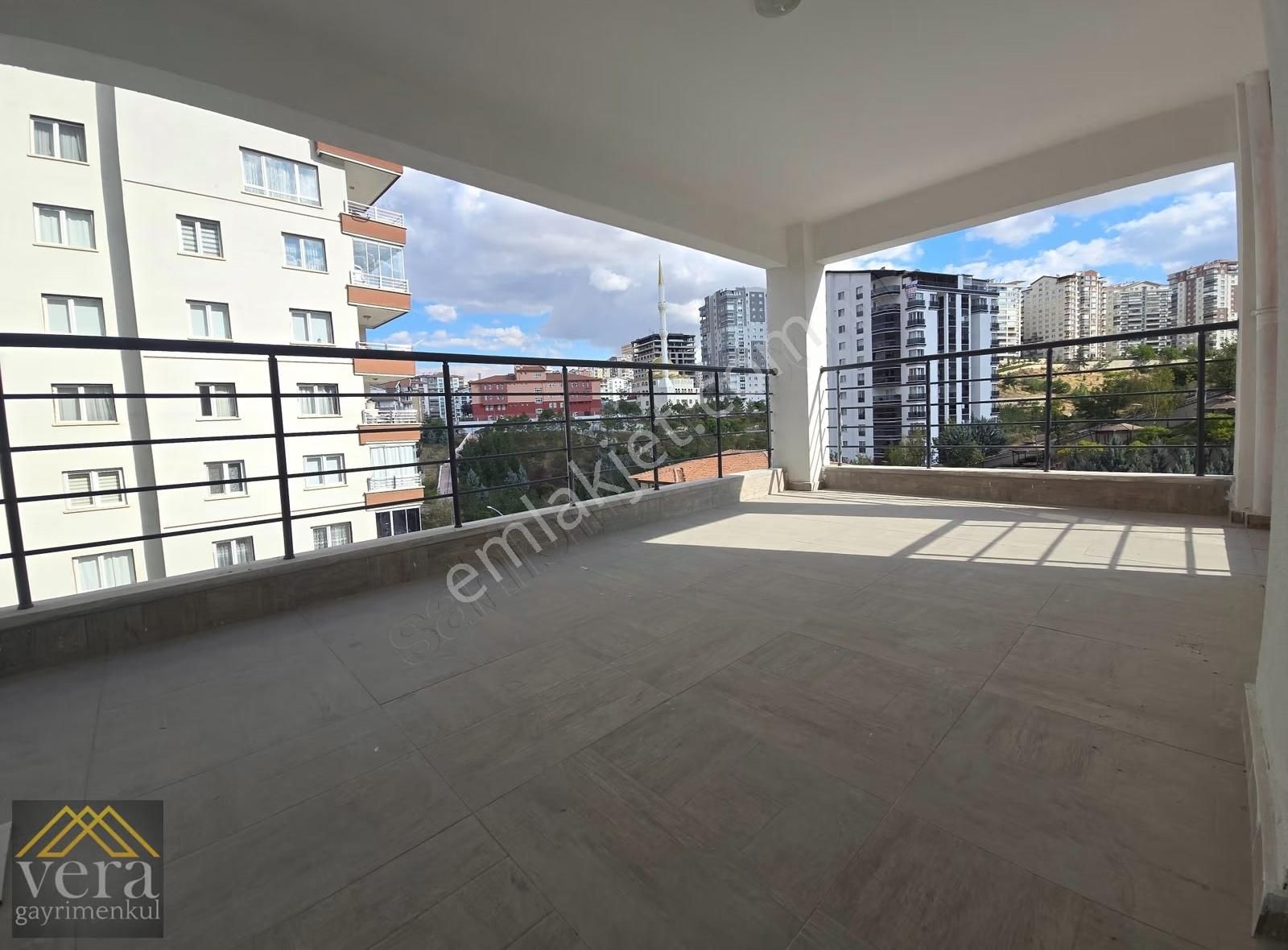 Ana Cadde Üzeri Sitede Fırsat 3+1 Güneydoğu-iskan Kapalı Garajlı