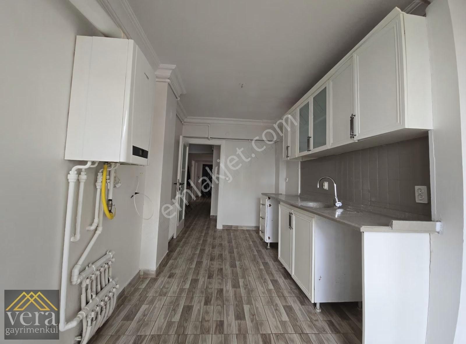 Şahintepede Caddeye 2. Bina Giriş Kat 3+1 Kiralık Kapalı Garaj