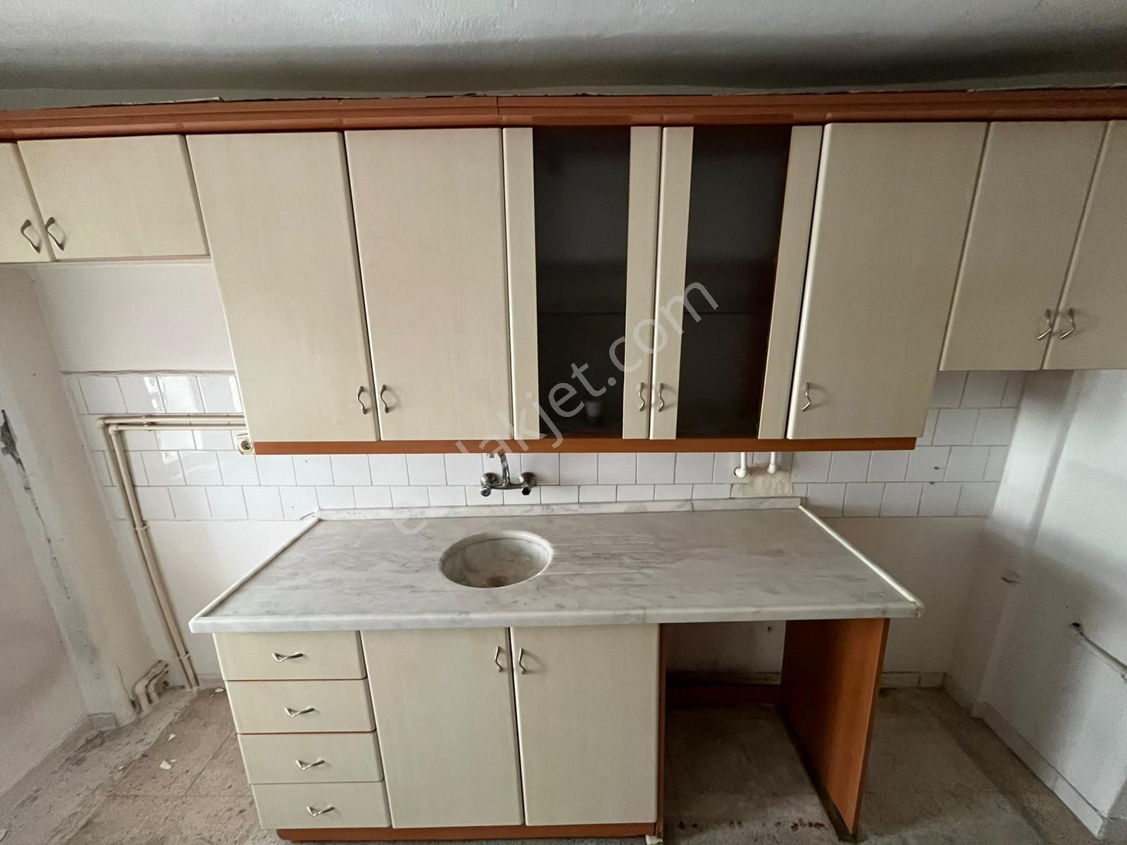 Akşemsettinde 3+1 Yüksek Giriş Satılık Daire - Görsel 3