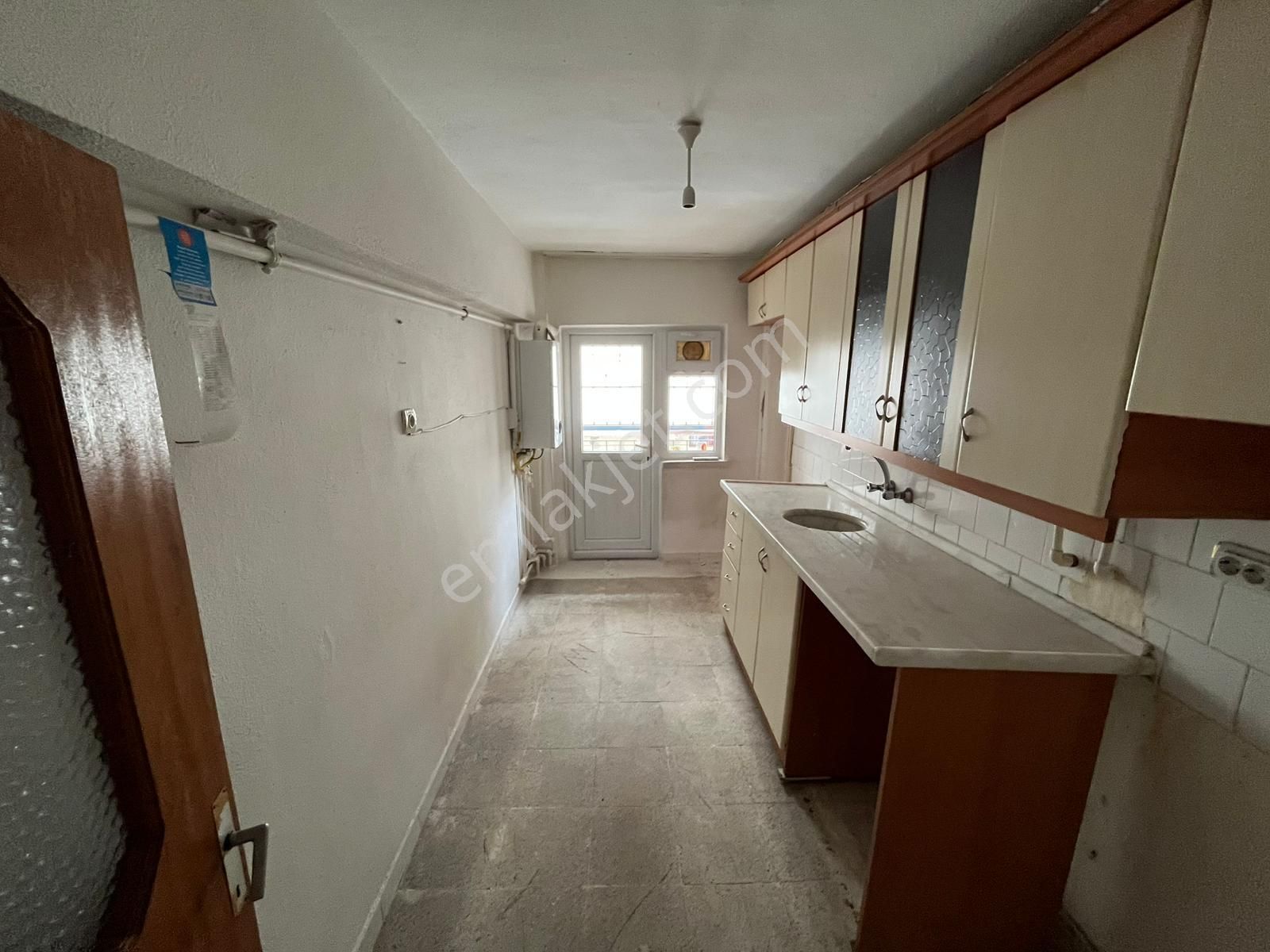 Akşemsettinde 3+1 Yüksek Giriş Satılık Daire - Görsel 5