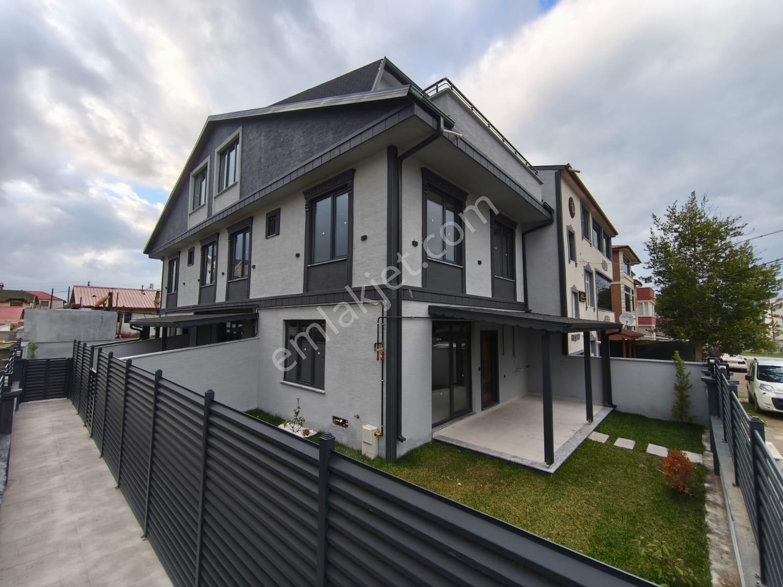 Kocaali'de Yatırıma Uygun 4+1 Yerden Isıtmalı Lüks Villa