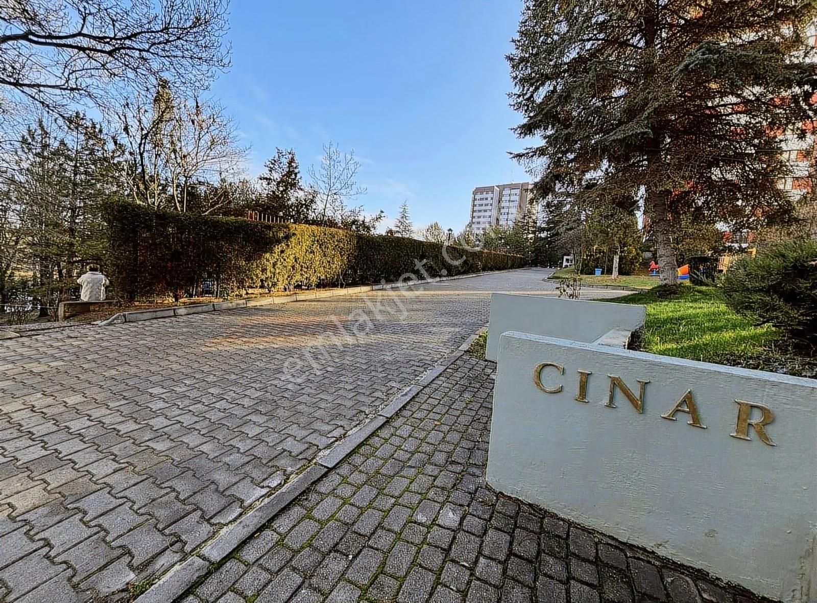 Pogadan Çınar Sitesinde 3+1 Bakımlı Daire