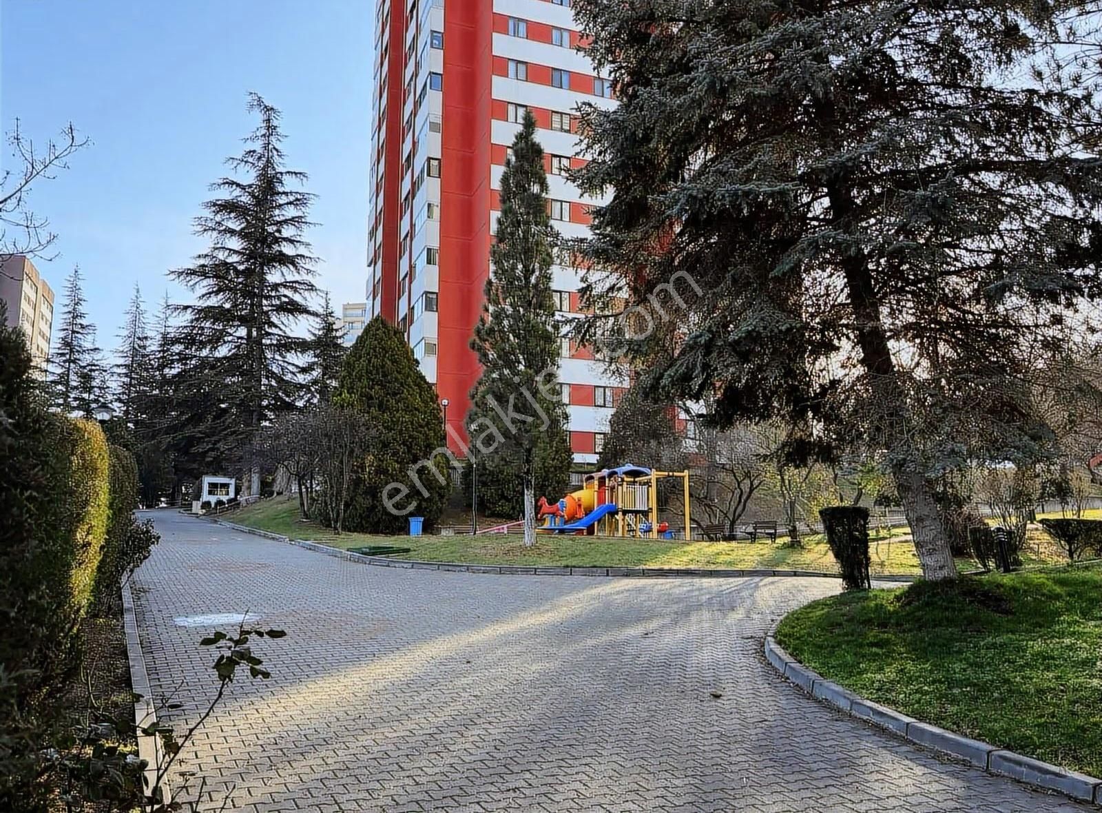 Pogadan Çınar Sitesinde 3+1 Bakımlı Daire - Görsel 2