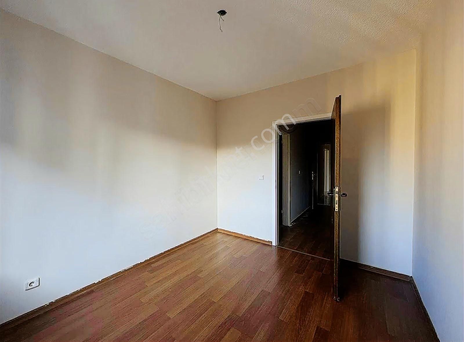 Pogadan Çınar Sitesinde 3+1 Bakımlı Daire - Görsel 21