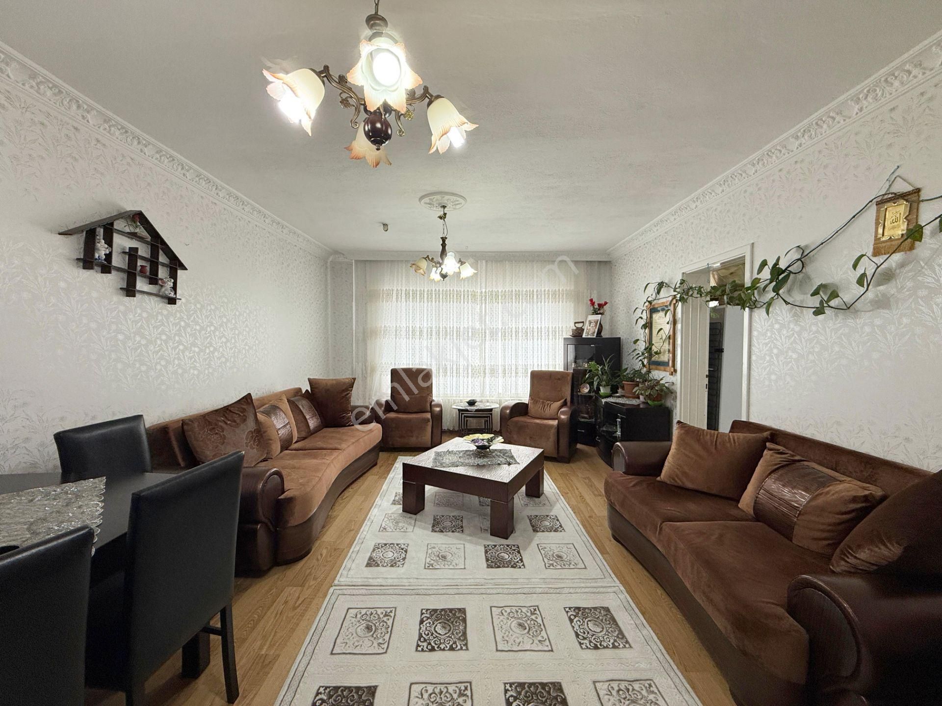 Kafkaslarda Cadde Yakını Fırsat 3+1 Daire,, - Görsel 3