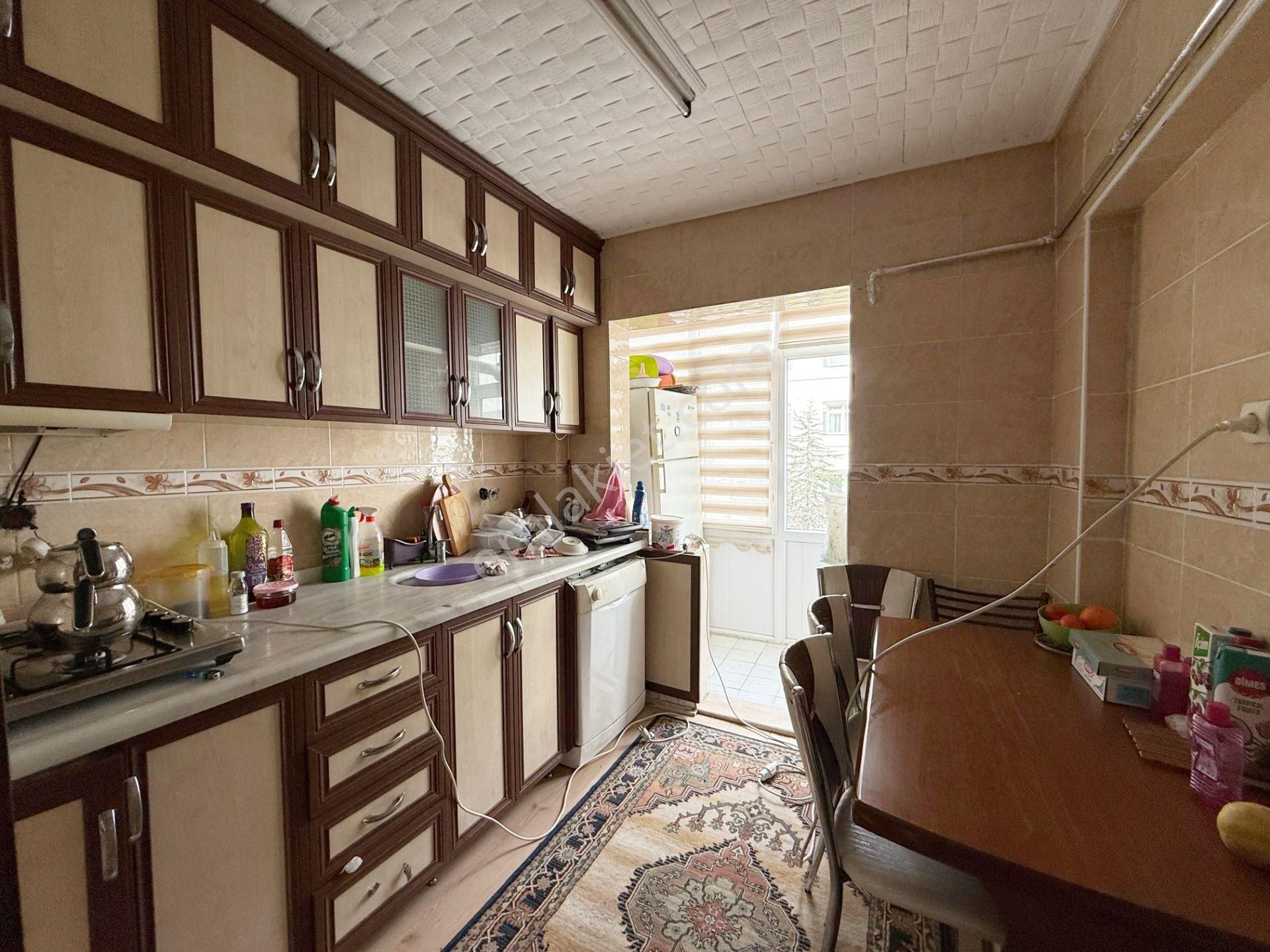 Kafkaslarda Cadde Yakını Fırsat 3+1 Daire,, - Görsel 13