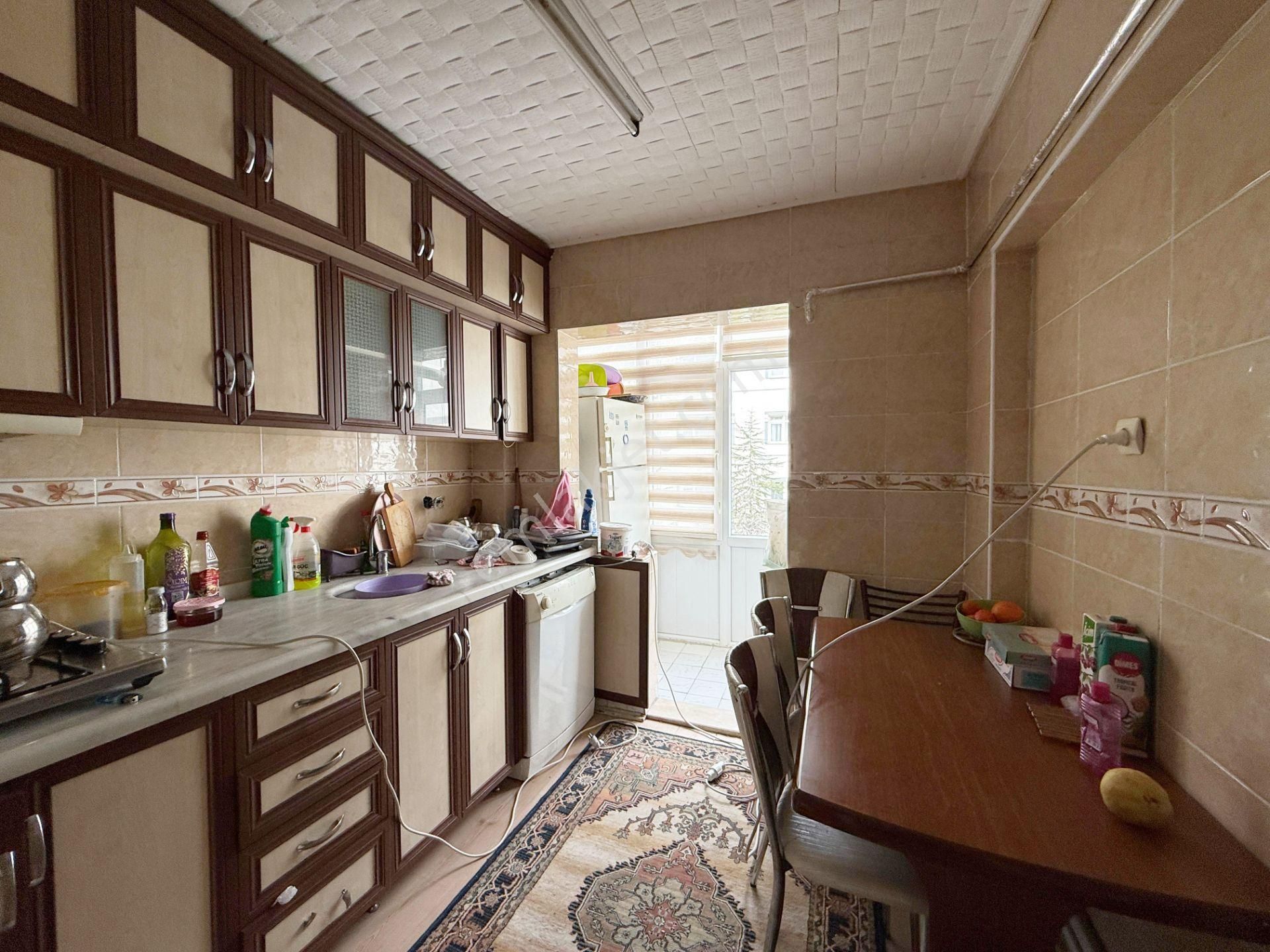 Kafkaslarda Cadde Yakını Fırsat 3+1 Daire,, - Görsel 15