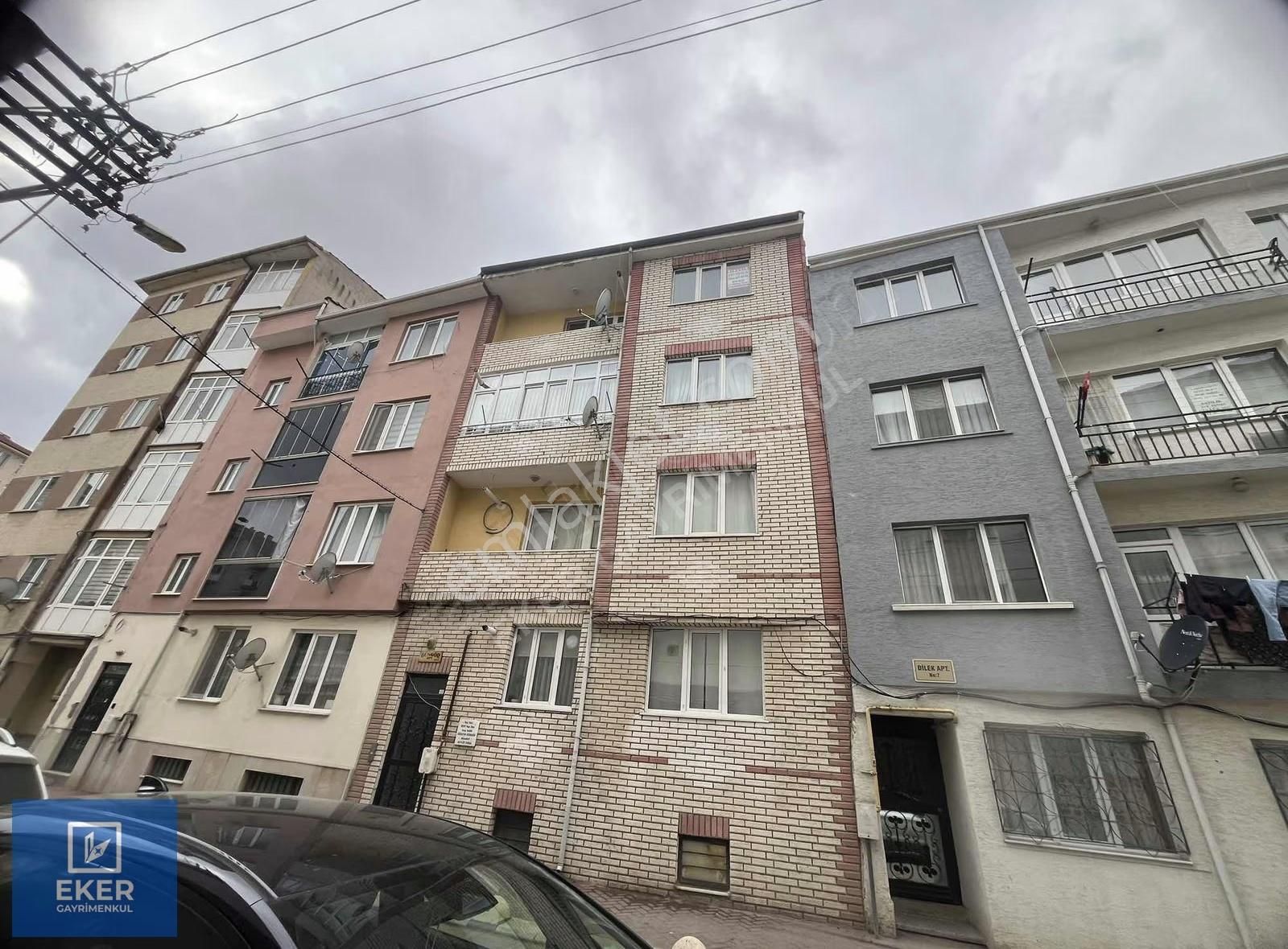 Eker'den Hat Boyunda Çarşıya Çok Yakın 3+1 Kiralık Daire