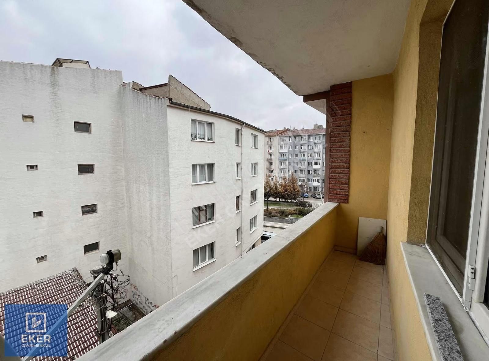 Eker'den Hat Boyunda Çarşıya Çok Yakın 3+1 Kiralık Daire - Görsel 21