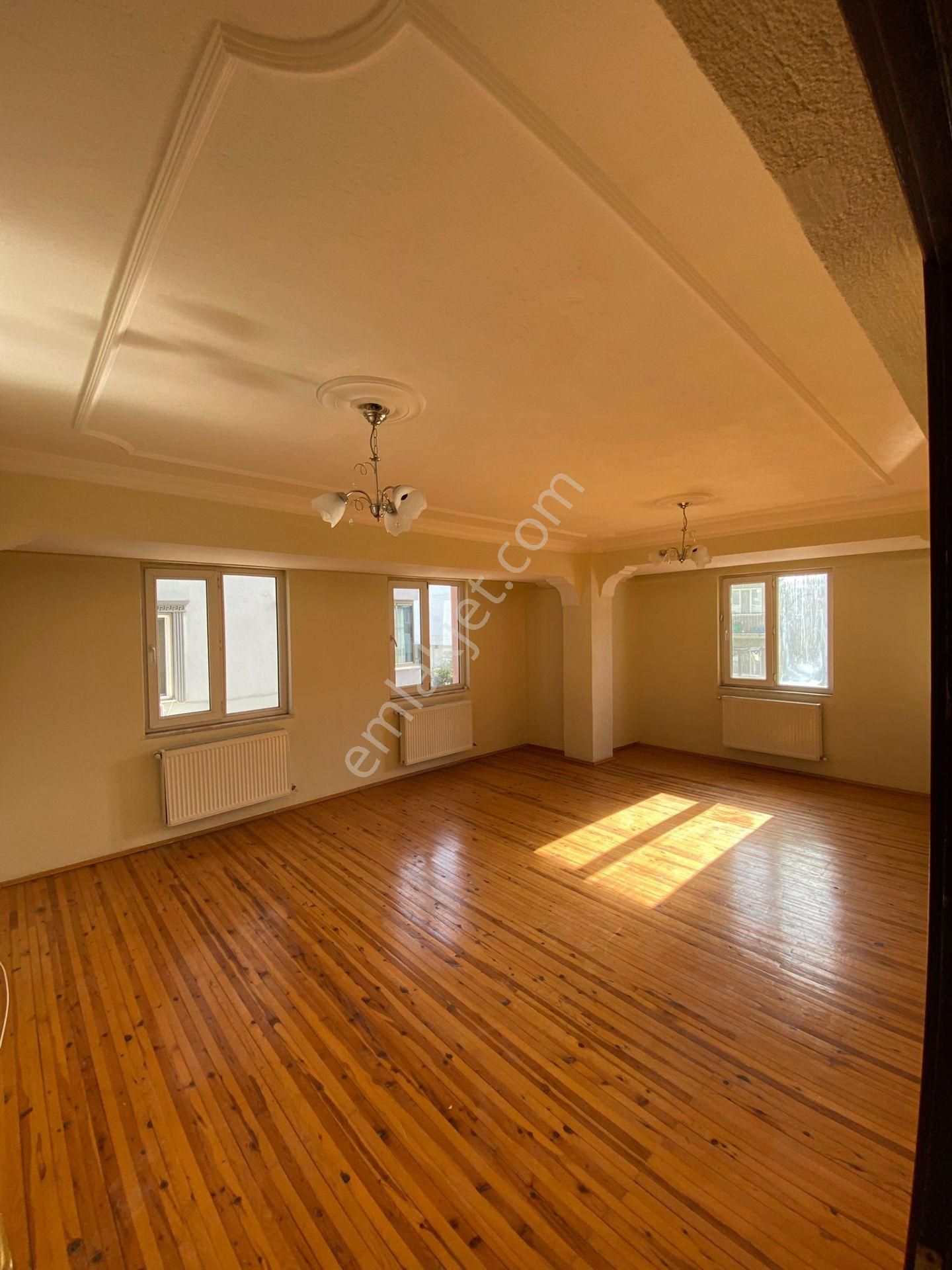 Karahasanlı Mahallesi’nde 200 M² Geniş 3+1 Satılık Daire