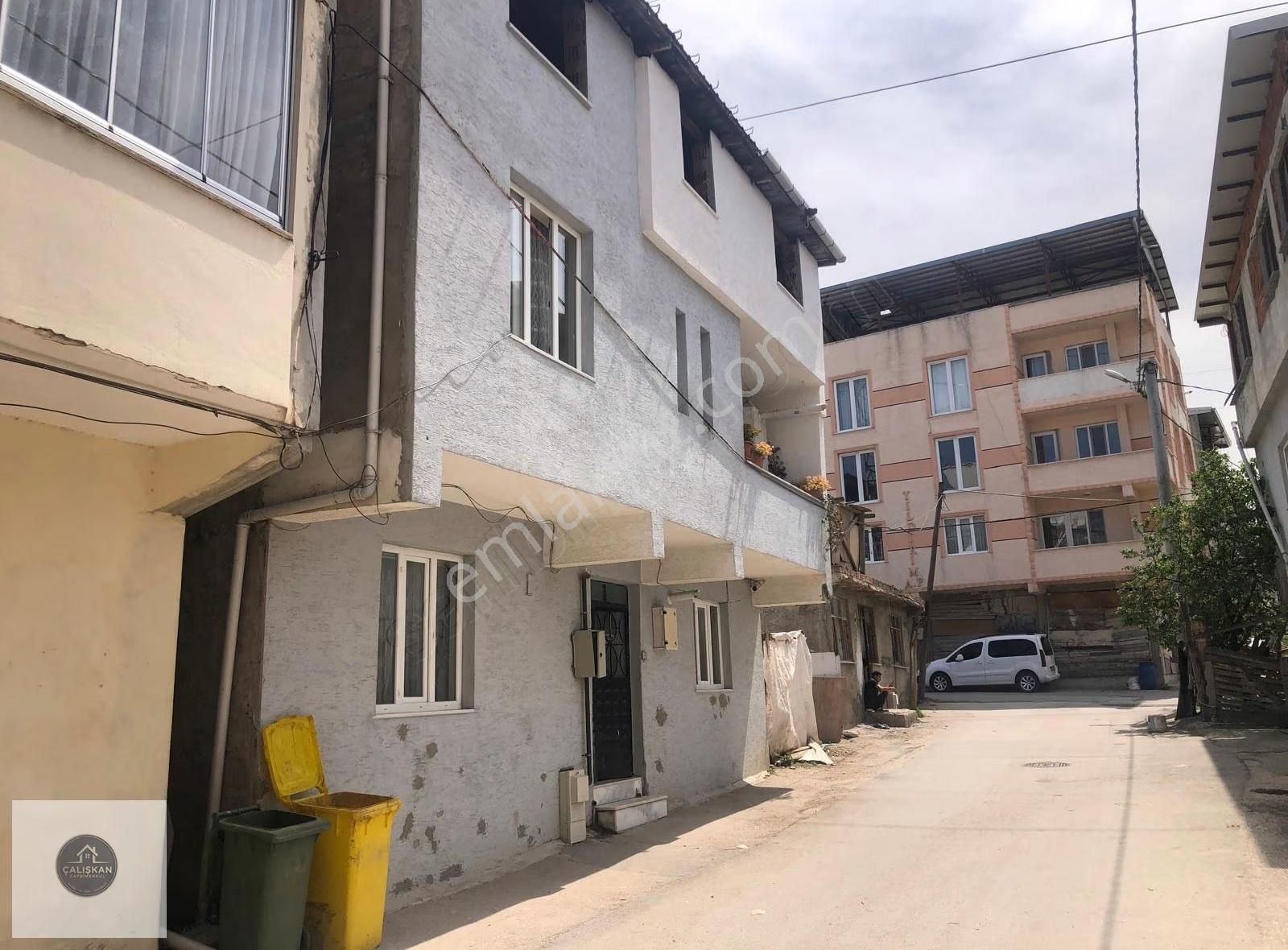 Geçit Mahallesinde Satılık Üc Adet Daire