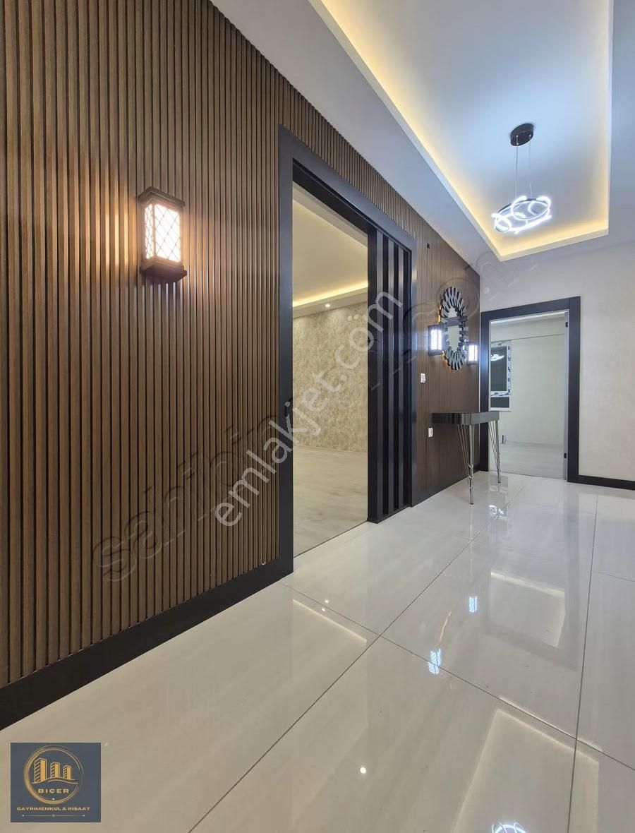 ^yakacık'da Bulvar Üzerinde Emsalsiz Ultralüx Tasarım Daireler^