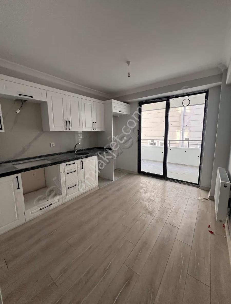 Hasköy'de Caddeye Cephe Geniş 2+1 Daire - Görsel 3