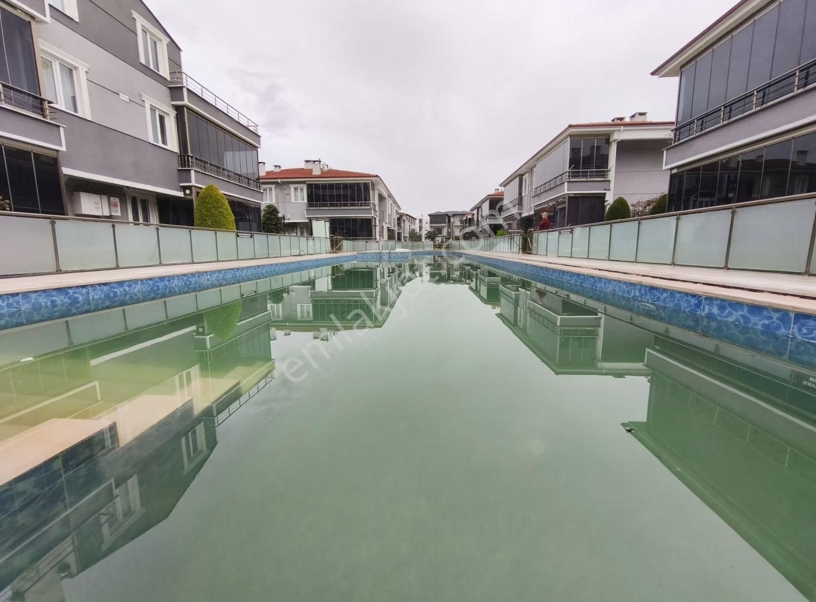 Duru Emlaktan Havuzlu Yazlık