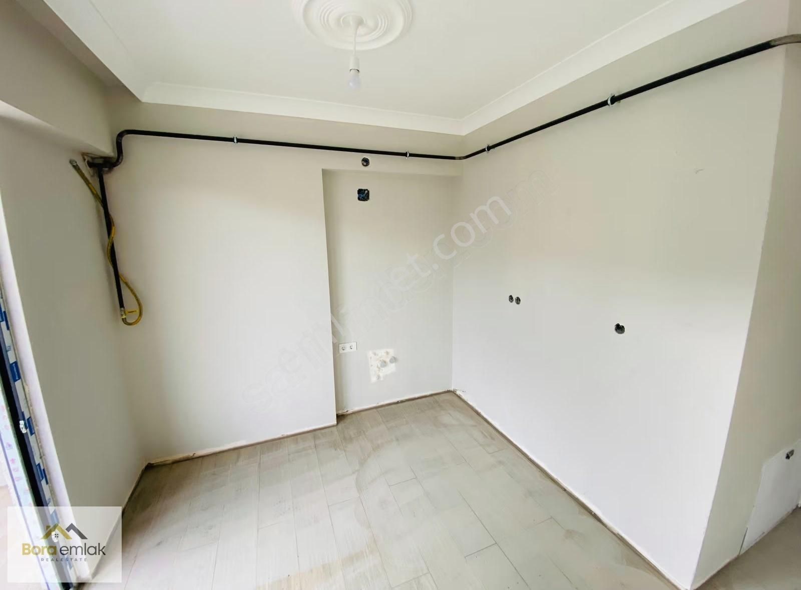 Bora Emlak'dan Yunus Emre Mahallesin'de 2+0 Lüx Daireler