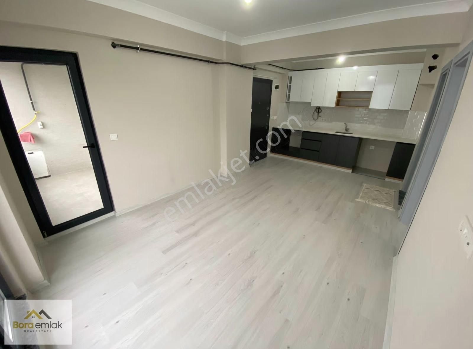 Bora Emlak'dan Ömercikler Mahallesi'nde Kiralık 1+1 Daire - Görsel 8