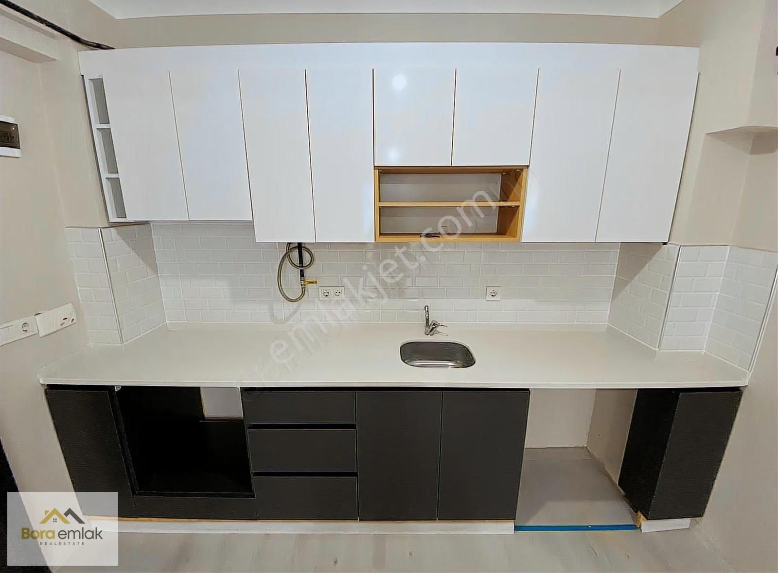 Bora Emlak'dan Ömercikler Mahallesi'nde Kiralık 1+1 Daire - Görsel 13