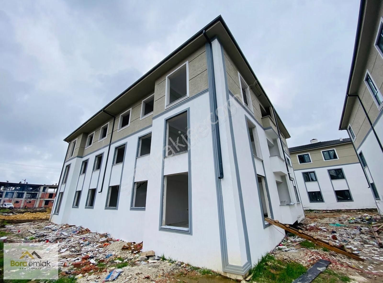 Bora Emlak'dan Ömercikler Mahallesi'nde Satılık 2+1 Daireler - Görsel 17