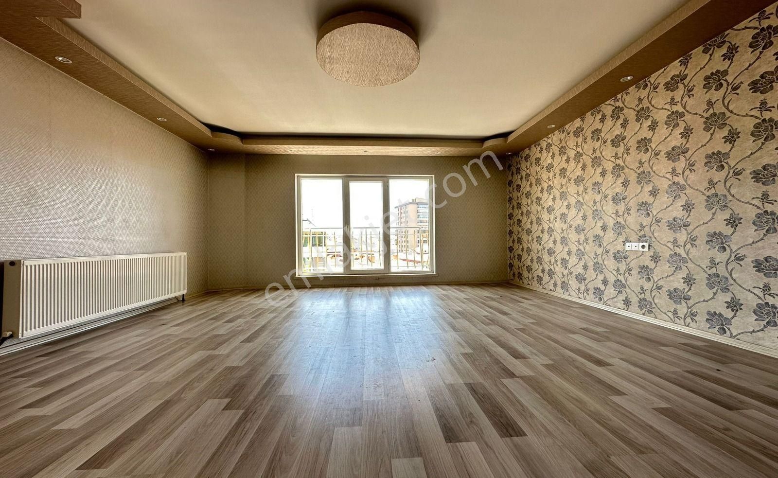 Başkent Caddesi Yakını Ara Kat Yapılı 3+1