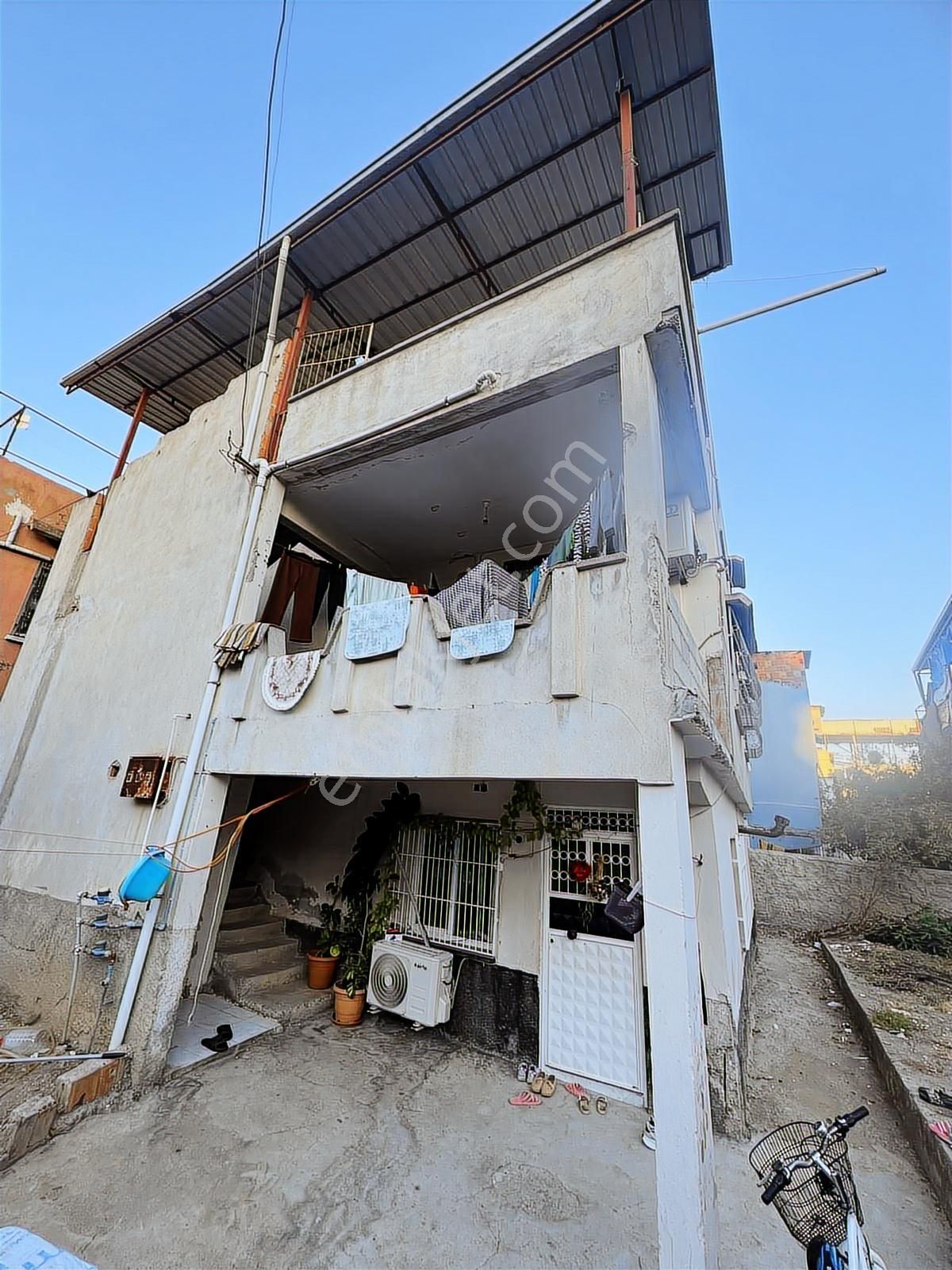 Aydınlar Mh. 3 Katlı Komle Satılık Müstakil Ev