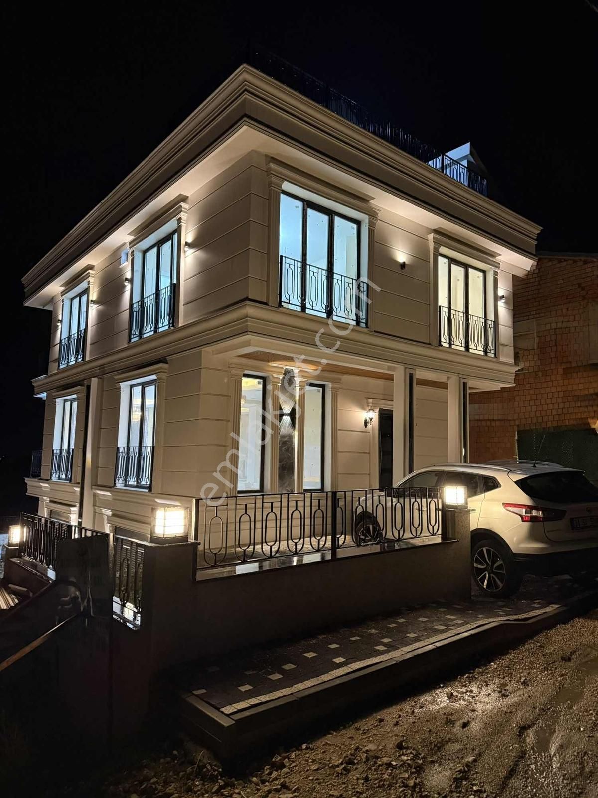 Güzelcede Satılık Panoramik Deniz Manzaralı 6+2 Müstakil Villa