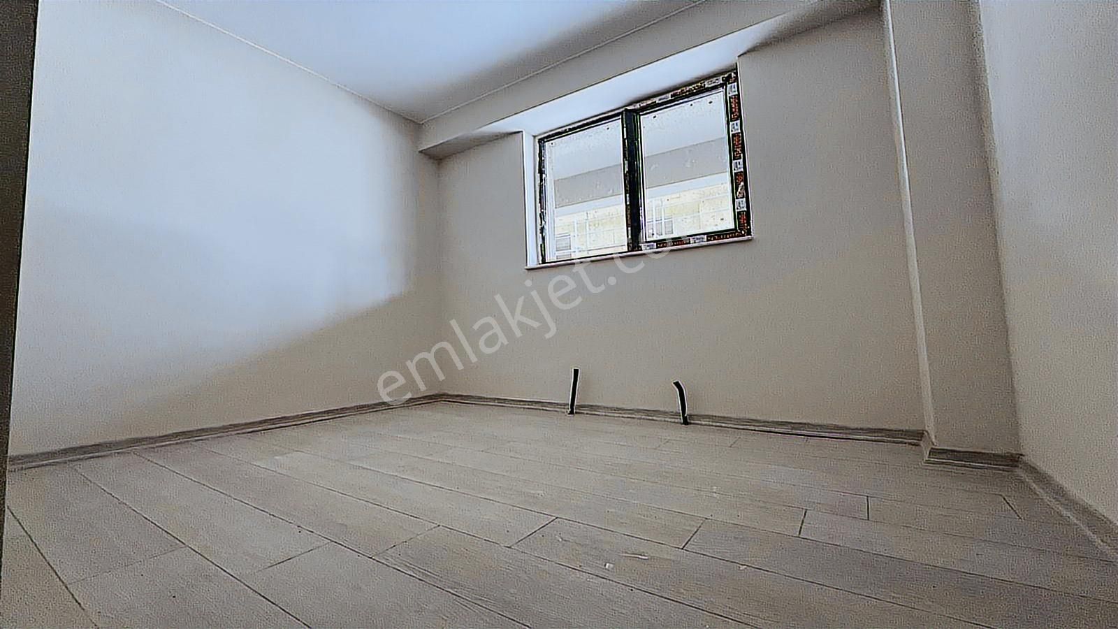 Yenikent Emlak'tan Mükemmel Lokasyonda 1+1 Lüx Muhteşem İşçilik - Görsel 8