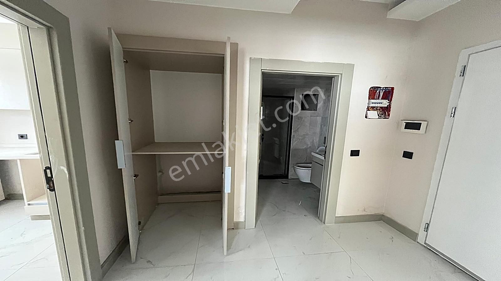 Yenikent Emlak'tan Mükemmel Lokasyonda 1+1 Lüx Muhteşem İşçilik - Görsel 13