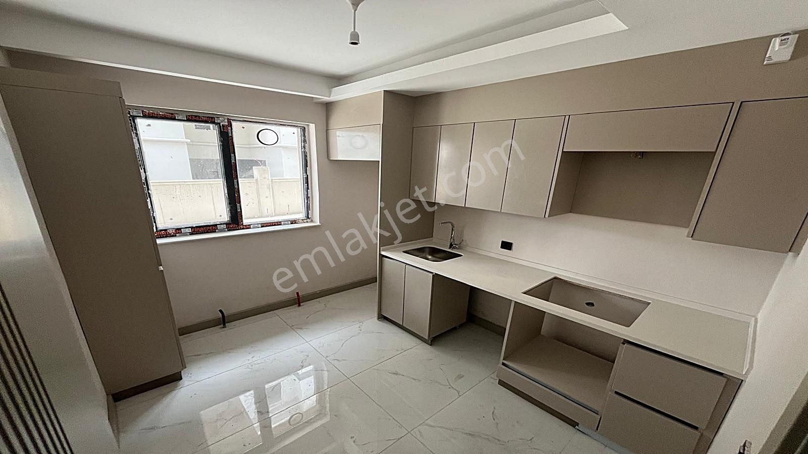 Yenikent Emlak'tan Mükemmel Lokasyonda 1+1 Lüx Muhteşem İşçilik - Görsel 26
