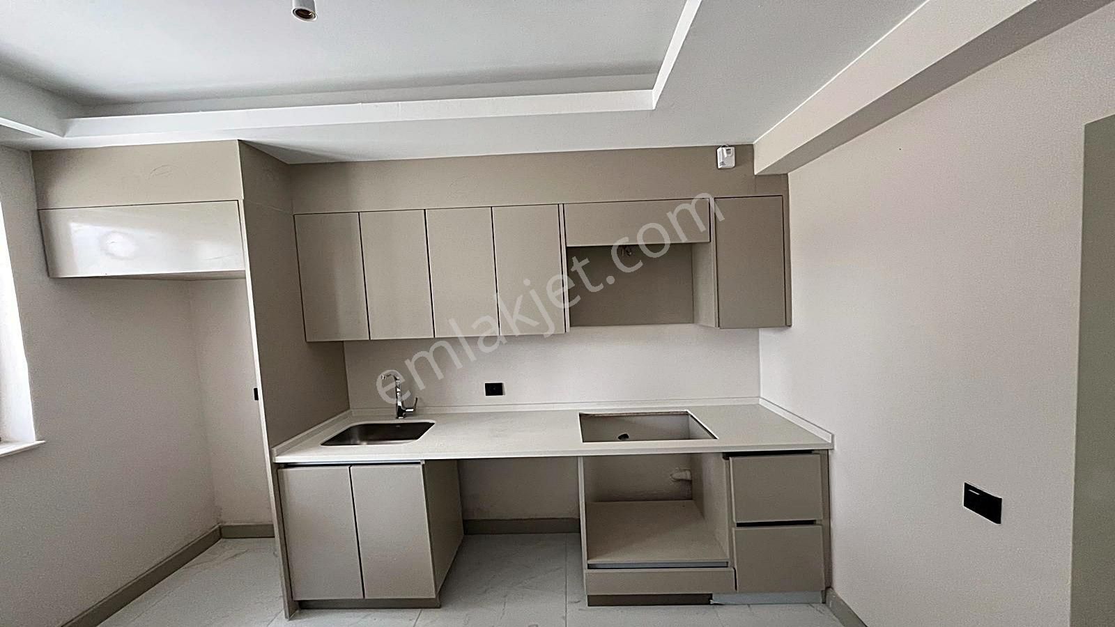 Yenikent Emlak'tan Mükemmel Lokasyonda 1+1 Lüx Muhteşem İşçilik - Görsel 25