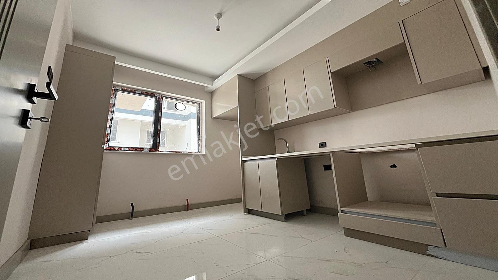 Yenikent Emlak'tan Mükemmel Lokasyonda 1+1 Lüx Muhteşem İşçilik - Görsel 24