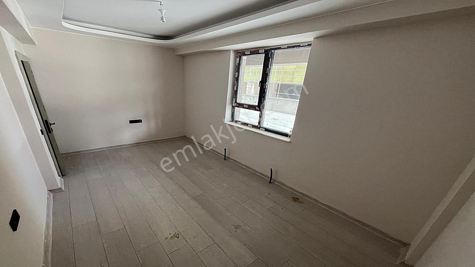 Yenikent Emlak'tan Mükemmel Lokasyonda 1+1 Lüx Muhteşem İşçilik - Görsel 6