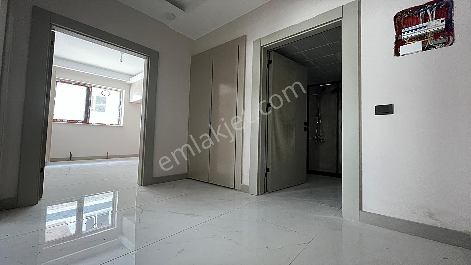 Yenikent Emlak'tan Mükemmel Lokasyonda 1+1 Lüx Muhteşem İşçilik - Görsel 9